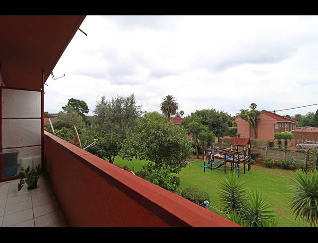 2 BEDROOM APARTMENT FOR SALE IN KEW
